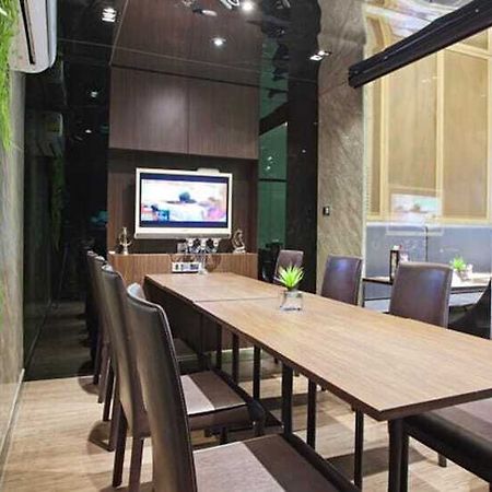 V Residence Serviced Apartment Bangkok Exterior foto