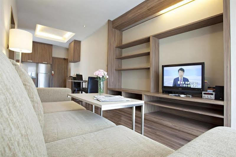 V Residence Serviced Apartment Bangkok Exterior foto