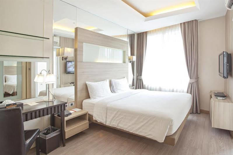 V Residence Serviced Apartment Bangkok Exterior foto
