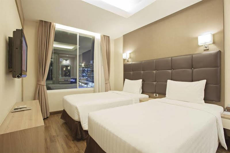 V Residence Serviced Apartment Bangkok Exterior foto