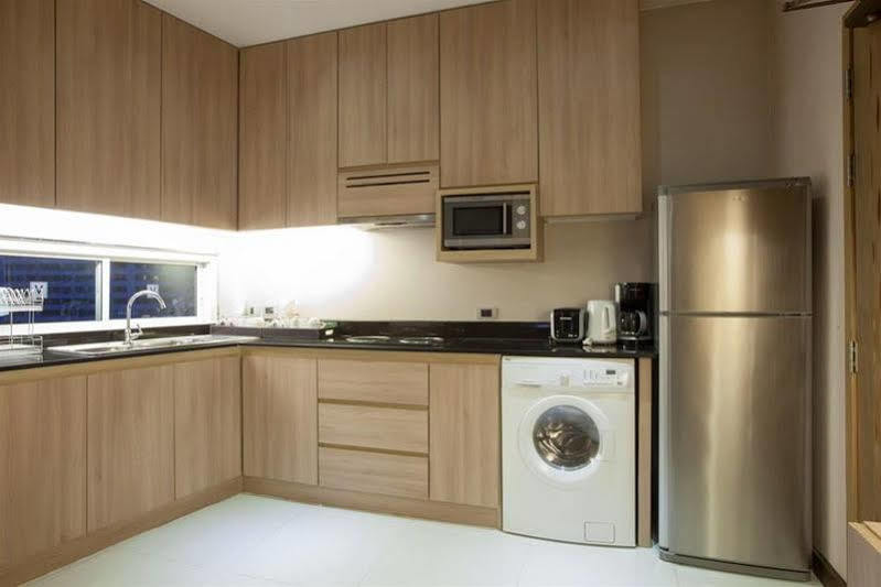 V Residence Serviced Apartment Bangkok Exterior foto