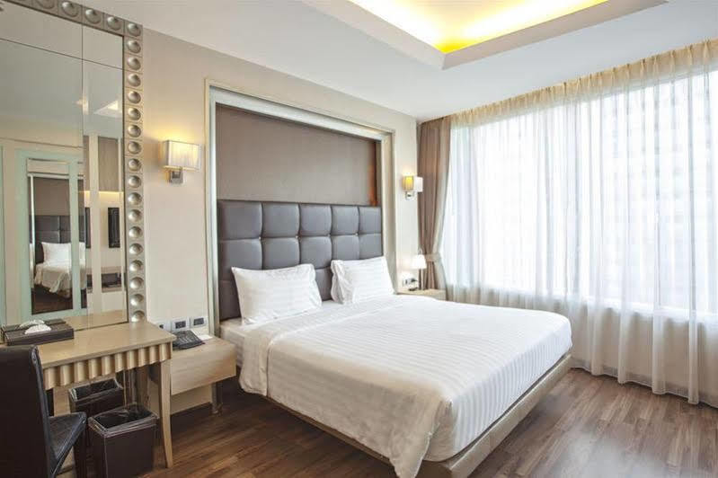 V Residence Serviced Apartment Bangkok Exterior foto