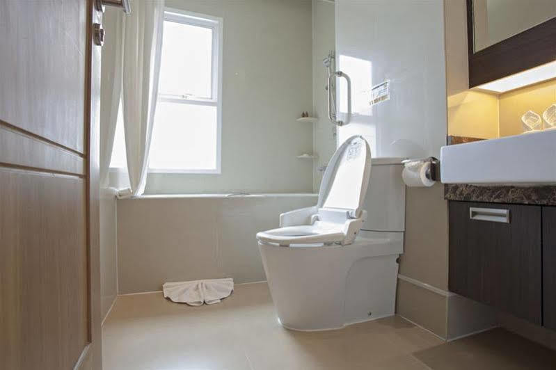 V Residence Serviced Apartment Bangkok Exterior foto